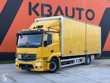 Mercedes box truck