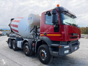 Kamion beton frézovací stroj / míchačka Iveco