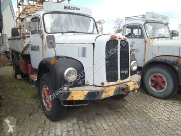camion benă trilaterala