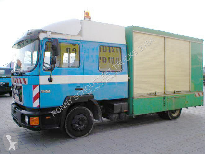 Voir les photos Camion MAN M02 12.232 4x2 Spülwagen Standheizung/eFH.