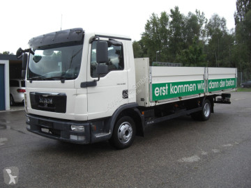 Camion plateau ridelles MAN