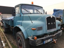 Camion plateau MAN