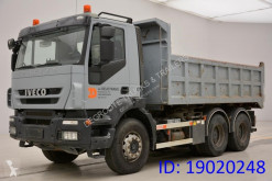 Caminhões Iveco Trakker basculante usado
