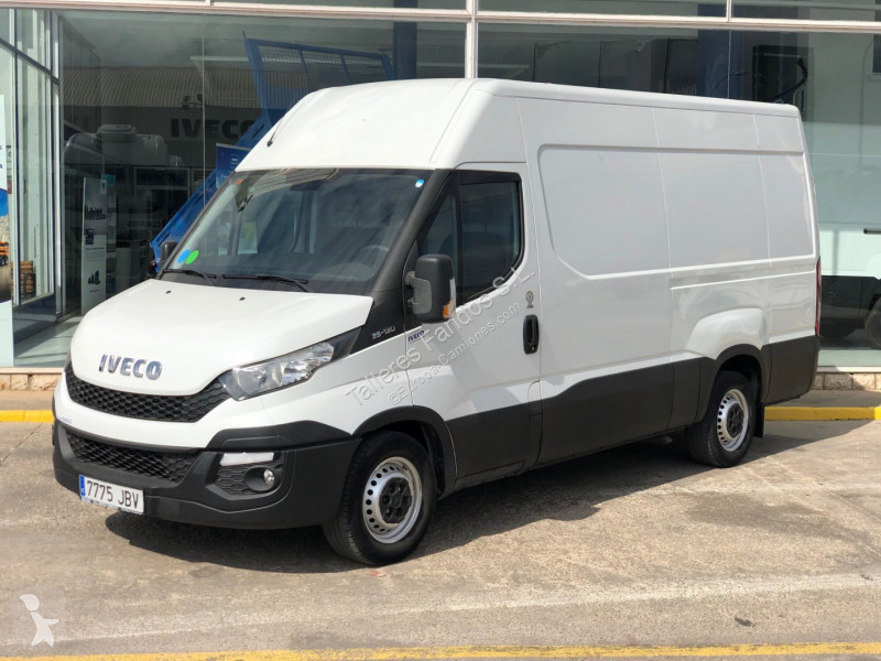 Voir les photos Camion Iveco 35S13V 12m3
