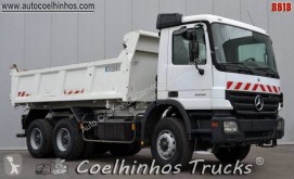 Camión volquete Mercedes Actros 3332