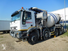 Ciężarówka Iveco Trakker 440 cysterna materiał sproszkowany używana