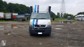 Renault curtainside van Mascott