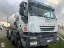 Камион бетон миксер Iveco Trakker 410