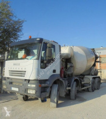 Камион Iveco CAMION HORMIGONERA IVECO 380 8X4 2007 10M3 бетон миксер втора употреба