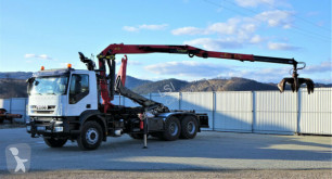 Camion Iveco TRAKKER 410 Abrollkipper+Kran 6x4 cassone usato