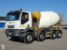 Camion béton toupie / Malaxeur Iveco Trakker AD 410 T 45