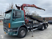 Kamión na prepravu kontajnerov DAF AS 75 Full steel met hmf kraan 2004
