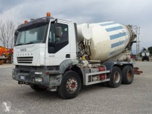 Camión Iveco Trakker 380 hormigón cuba / Mezclador usado