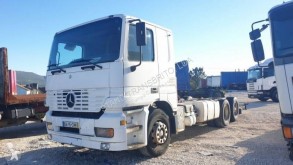 Camião Mercedes chassis usado