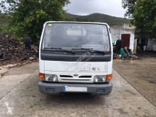 Camión caja abierta teleros Nissan Cabstar