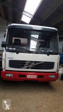 Camion plateau ridelles Volvo FL 220