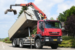 Vrachtwagen Iveco Trakker tweedehands driezijdige kipper