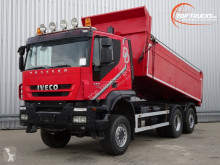 Camião Iveco Trakker basculante usado