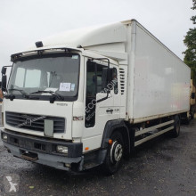 Camión Volvo FL 250 furgón usado