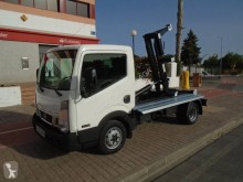 Camion Nissan NT 400 scarrabile usato