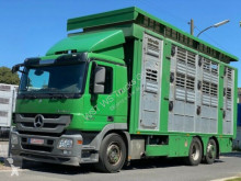Camion van à chevaux occasion Mercedes 2548 Finkl 3 Stock , Hubdach , Lift