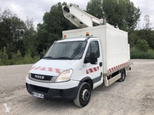 Camion nacelle articulée télescopique Iveco Daily 70C15
