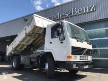 Camión Volvo FL7 250 volquete trilateral usado