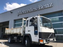 Camión Volvo FL7 230 volquete trilateral usado