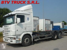 Camión Scania 144 - 460 MOTRICE SCARRABILE PORTACASSE MOBILI usado