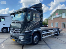 Mercedes Antos truck used container