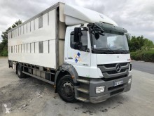 Camion bétaillère porcins Mercedes Axor 1833