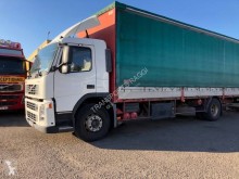 Volvo ponyvával felszerelt plató teherautó FM9 300