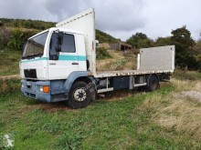 Camion plateau ridelles MAN