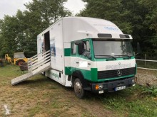 Camion van à chevaux Mercedes LK 1117