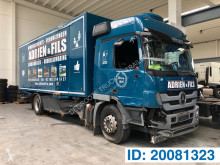 Camion Mercedes Actros fourgon accidenté