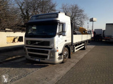 Camion plateau ridelles Volvo FM9 300