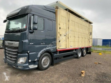 Camión DAF XF XF 480 "Neu" Menke 3 Stock Hubdach remolque ganadero usado