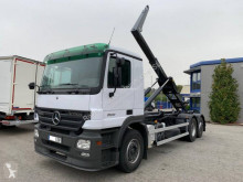 Kamión hákový nosič kontajnerov Mercedes Actros 2532