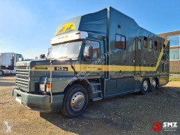 Vrachtwagen veewagen voor runderen Scania 113 paarden/mobilhome
