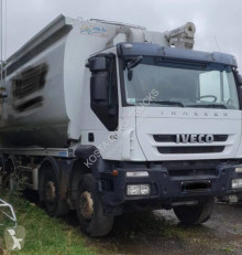 Camion citerne alimentaire Iveco Trakker 410