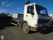 Camión Gancho portacontenedor Volvo FL7 230