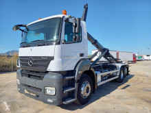 Kamión hákový nosič kontajnerov Mercedes AXOR 2636