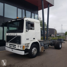Camión Volvo reserviert , on reservation , gereserveerd F12 turbo 4x2 chasis usado