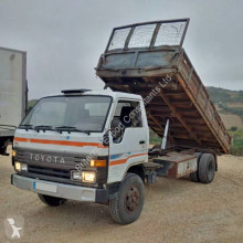 Ciężarówka Toyota Dyna 300 wywrotka trójstronny wyładunek używana