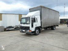Camión Volvo FL6 15 lonas deslizantes (PLFD) usado