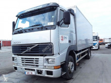 Camión Volvo FH furgón usado