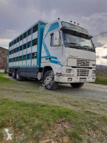 Camion bétaillère Volvo FH12 460