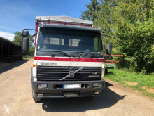 Camión para ganado bovino Volvo FL6 619