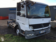 Kamión hákový nosič kontajnerov Mercedes Atego 1024