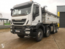 Teherautó Iveco Stralis új hátra és egy oldalra billenő kocsi
